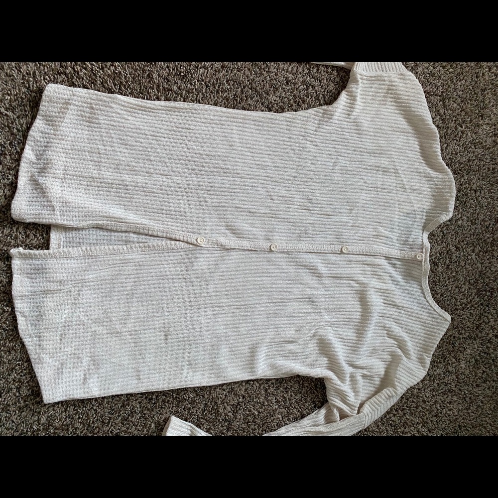 High-low split back blouse - Picture 3 of 3